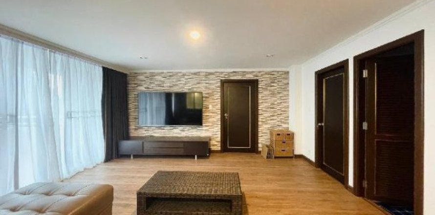 3 bedrooms Apartment in Bangkok, Thailand No. 98116