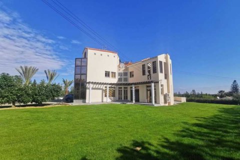 Дом с 4 спальнями в Лация, Кипр №101753 2