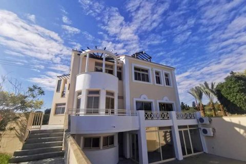 Дом с 4 спальнями в Лация, Кипр №101753 1