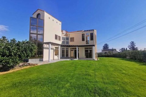 Дом с 4 спальнями в Лация, Кипр №101753 3