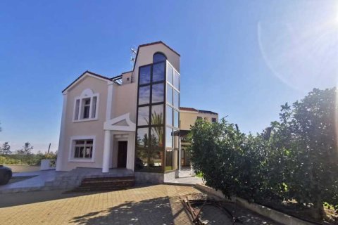 Дом с 4 спальнями в Лация, Кипр №101753 4