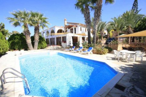 4 bedrooms Villa in Tala, Cyprus No. 84388 1