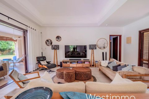 4 bedrooms Villa in Tamarin, Mauritius No. 110425 6