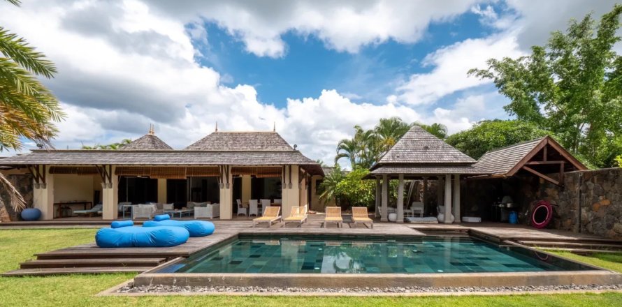 4 bedrooms Villa in Tamarin, Mauritius No. 110425