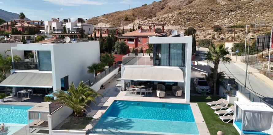 4 bedrooms Villa in Benidorm, Spain No. 129440