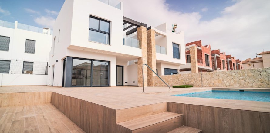 4 bedrooms Villa in Punta Prima, Spain No. 112303