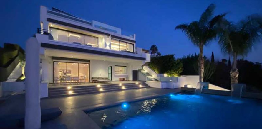 Вилла с 4 спальнями в Месоги, Кипр №76257