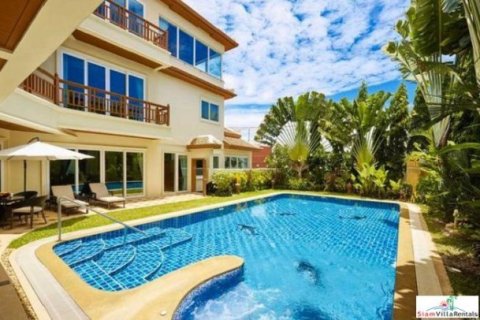 6 bedrooms Villa in Pattaya, Thailand No. 96603 1