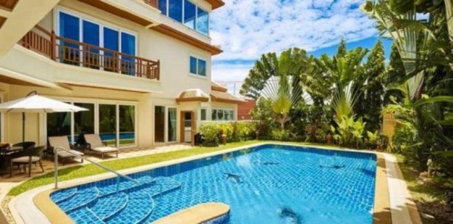 6 bedrooms Villa in Pattaya, Thailand No. 96603