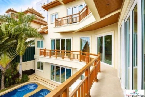 6 bedrooms Villa in Pattaya, Thailand No. 96603 2