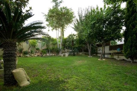 5 dormitorios Villa en Agios Athanasios, Cyprus No. 84378 2