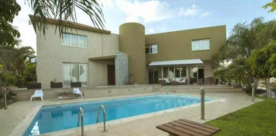 5 dormitorios Villa en Agios Athanasios, Cyprus No. 84378