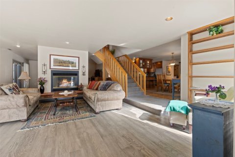 3 bedrooms House in Blue River, USA No. 80126 16