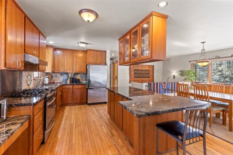 3 bedrooms House in Blue River, USA No. 80126 10