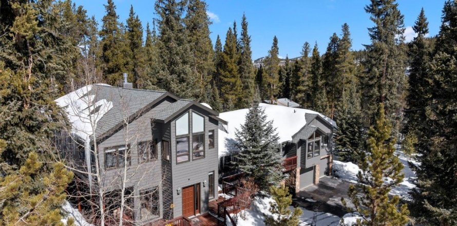 3 bedrooms House in Blue River, USA No. 80126