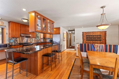 3 bedrooms House in Blue River, USA No. 80126 11