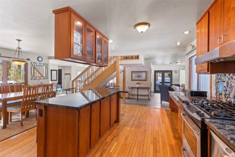 3 bedrooms House in Blue River, USA No. 80126 9