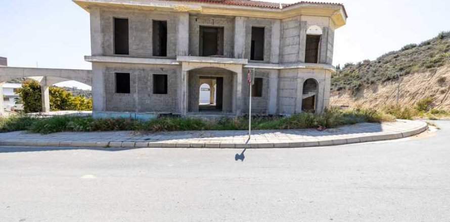 4 chambres House à Agios Athanasios, Cyprus No. 101387