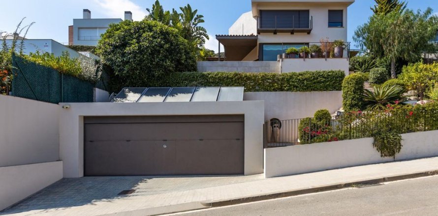 5 dormitorios House en Argentona, Spain No. 25616