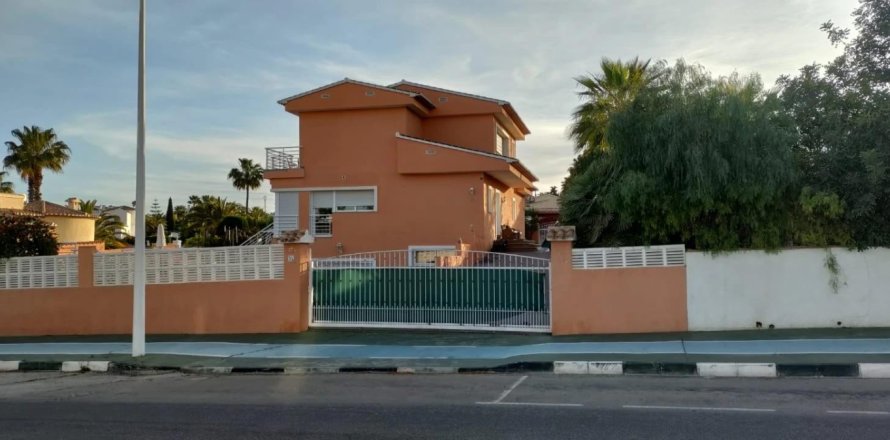 5 bedrooms Villa in Calpe, Spain No. 126435