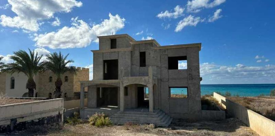 7 bedrooms House in Pegeia, Cyprus No. 29232