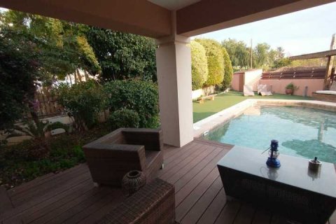 4 bedrooms House in Kolossi, Cyprus No. 80643 2