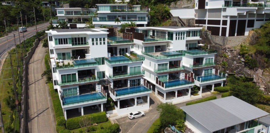 3 bedrooms Villa in Kamala, Thailand No. 95754