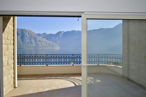 3 bedrooms Apartment in Kotor, Montenegro No. 104751 1