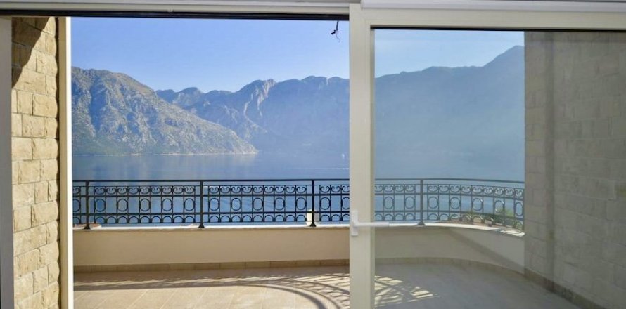 3 bedrooms Apartment in Kotor, Montenegro No. 104751