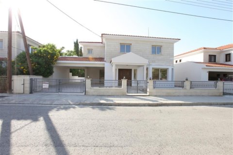 4 bedrooms Villa in Nicosia, Cyprus No. 106968