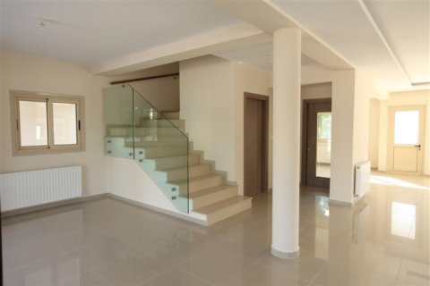 4 bedrooms Villa in Nicosia, Cyprus No. 106968 3
