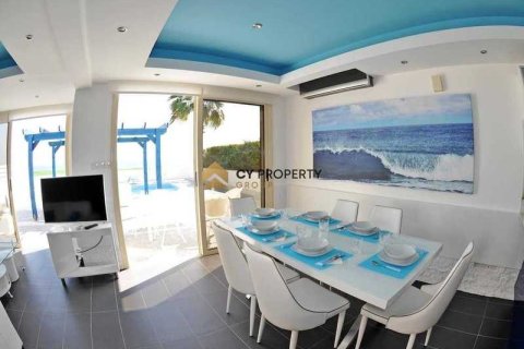 3 chambres House à Mazotos, Cyprus No. 40180 2