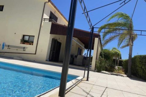 4 bedrooms House in Episkopi, Cyprus No. 101161 7