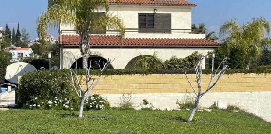 4 bedrooms House in Episkopi, Cyprus No. 101161