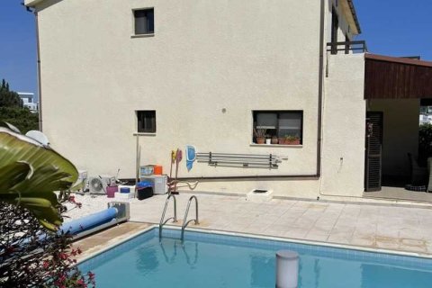 4 bedrooms House in Episkopi, Cyprus No. 101161 3