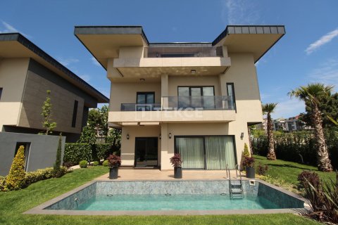 4 bedrooms Villa in Beylikduezue, Turkey No. 16939