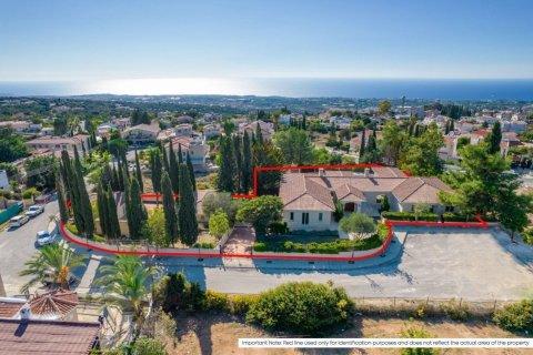 4 bedrooms House in Tala, Cyprus No. 37370 1