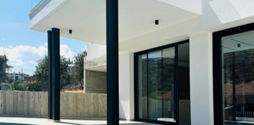 3 bedrooms House in Germasogeia, Cyprus No. 69691