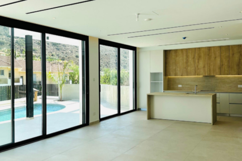 3 bedrooms House in Germasogeia, Cyprus No. 69691 8