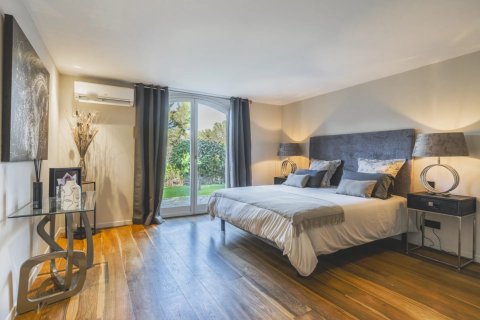 5 bedrooms Villa in Mougins, France No. 69128 9