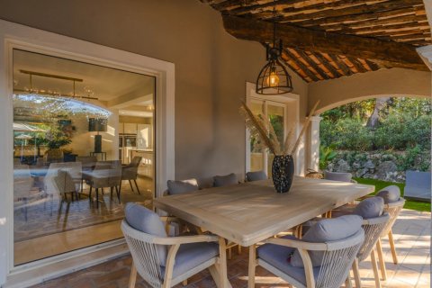 5 bedrooms Villa in Mougins, France No. 69128 4