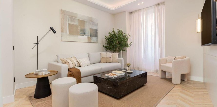 3 bedrooms Apartment in Madrid, Spain No. 124573