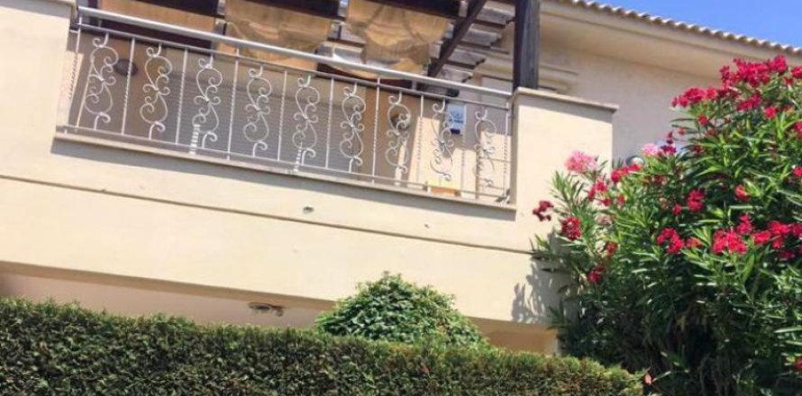 2 bedrooms Townhouse in Limassol, Cyprus No. 106045