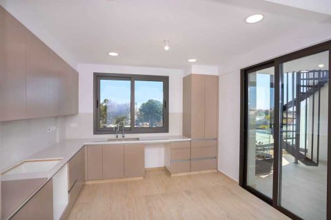 3 bedrooms Penthouse in Limassol, Cyprus No. 102226 2