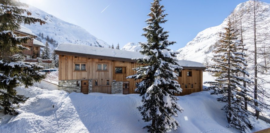 6 bedrooms House in Val-d'Isere, France No. 99420