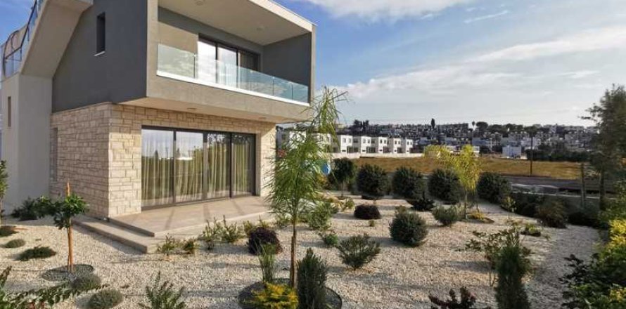 4 bedrooms Villa in Chloraka, Cyprus No. 72856