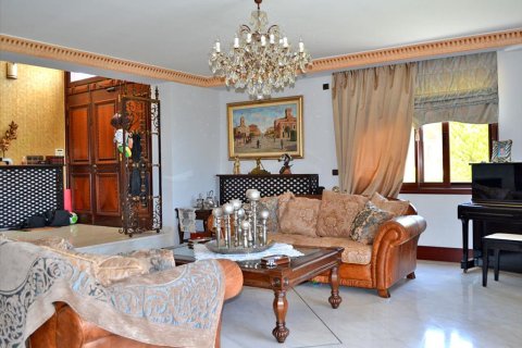 550m² House in Euboea, Greece No. 59536 7