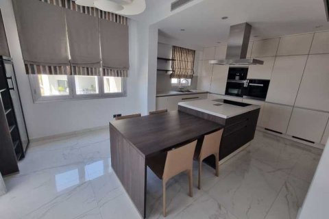 5 bedrooms Penthouse in Limassol, Cyprus No. 72601 2