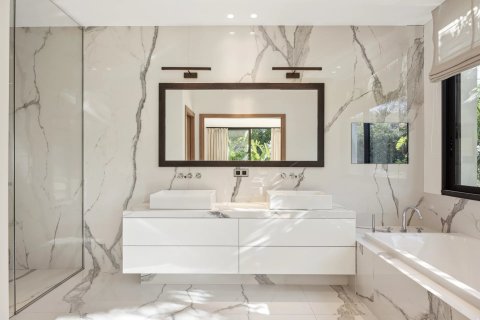 5 bedrooms Villa in Mougins, France No. 100288 7