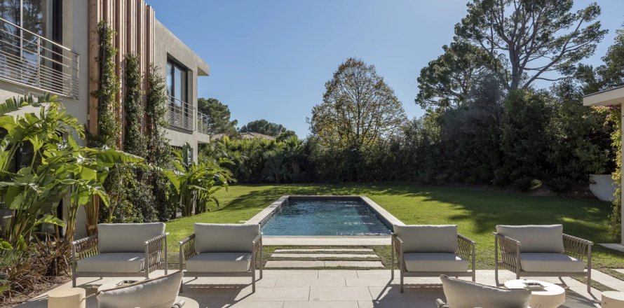 5 bedrooms Villa in Mougins, France No. 100288